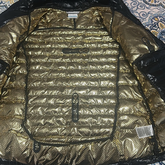 Columbia Women's Black Puffer Jacket - Picture 4 of 7